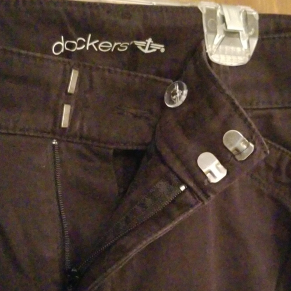 Dockers - Picture 7 of 7